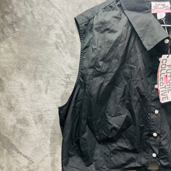 Black blouse - Picture 3 of 7